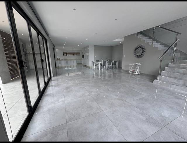 5 BEDROOM TOWNHOUSE FOR SALE IN IZINGA